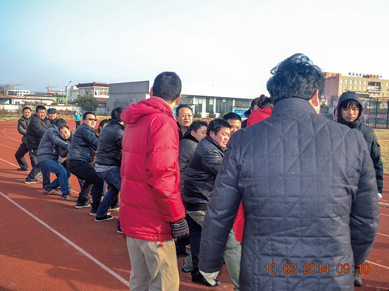 2014年公司舉辦的撥河比賽活動 
