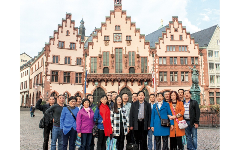 2015年公司組織優(yōu)秀員工去歐洲參觀學習